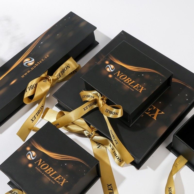 Custom Retail Product Packaging Boxes With Ribbon and gift bag