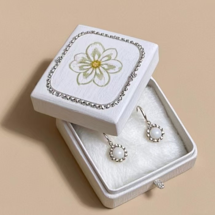 What Kind of Designs Can Make Jewelry Box More Creative?
