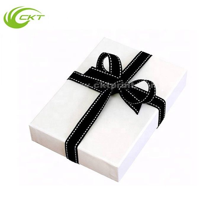 Luxury Chocolate Candy Packaging Gift Boxes With Ribbon , Recycled Paperboard Rectangular Packaging Box